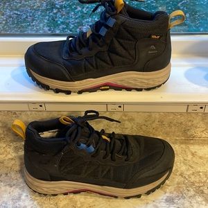 Women’s Teva hiking boot size 8
